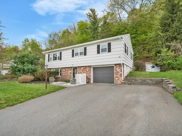 88 Whitehall Rd, Amesbury, MA 01913
