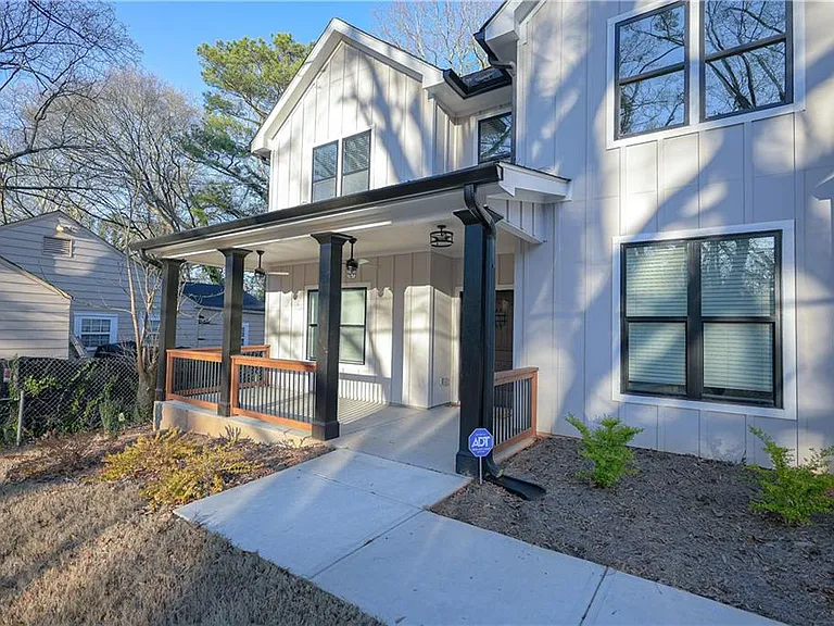 1452 Lockwood Dr SW — Photo 3