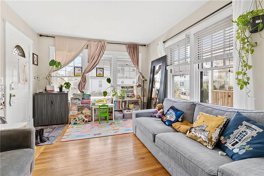 2 bed, 1.0 bath, 1225 sqft, $2,600 — Photo 4