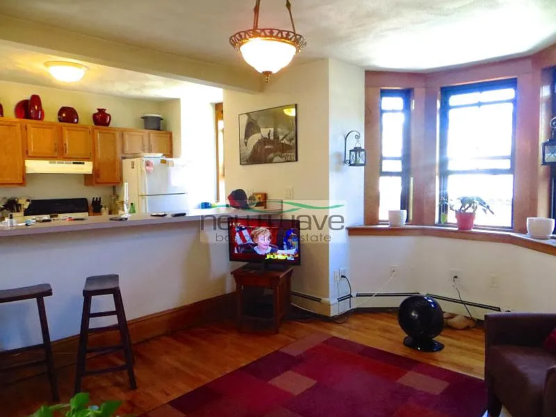 2 bed, 800 sqft, $3,800 — Photo 3
