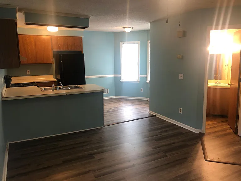 103 Walnut Creek Ct — Photo 2