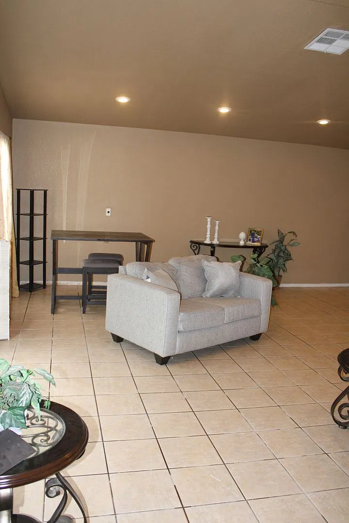 2728 Dunoon Dr. — Photo 4
