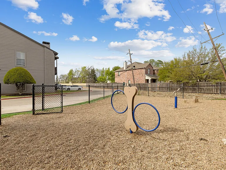 Ashton Oaks Apartments — Photo 14