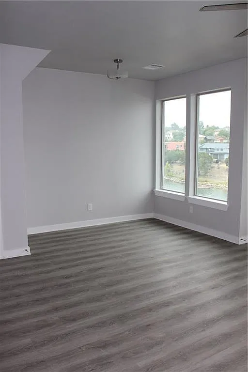 3 bed, 2.5 bath, 1500 sqft, $2,000 — Photo 2