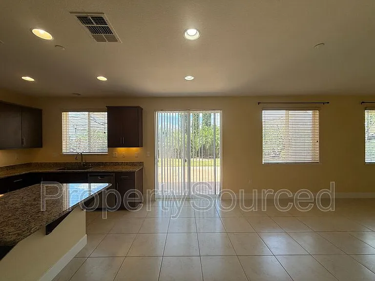 18517 Admiral Way — Photo 7