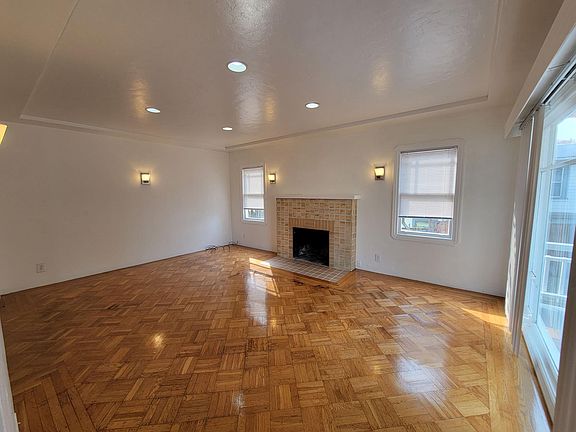 5th image of 328 Moorland St