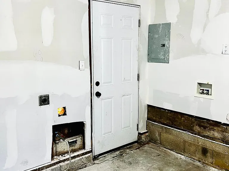 805 Dakota St — Photo 12