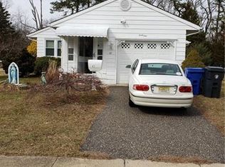 41 Sunflower Ln, Toms River, NJ 08755