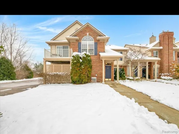 3695 Oakmonte Blvd #2, Rochester, MI 48306