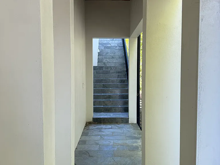 439 W Comstock Ave — Photo 2