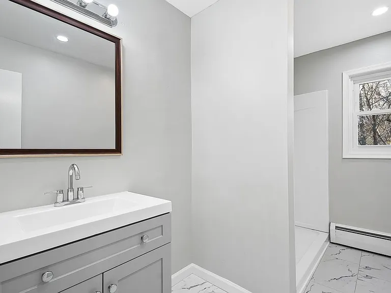 111 W Pettebone St — Photo 3