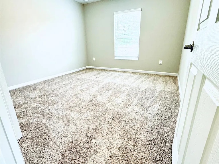 1086 SW Eureka Ave — Photo 11