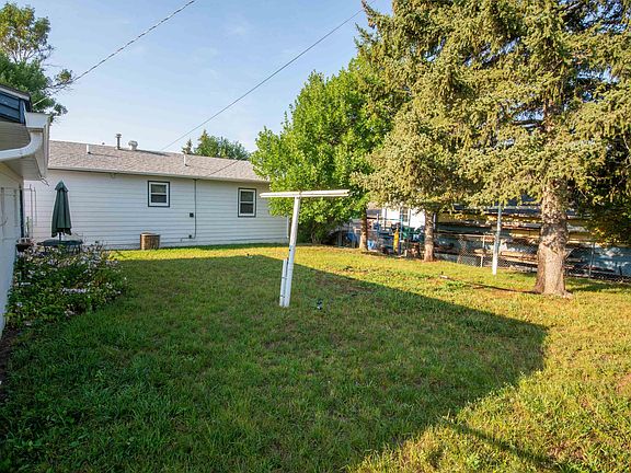 4th image of 114 Anamosa St