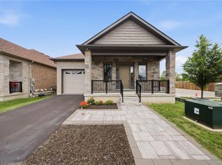 6 Beckett Dr #10, Brantford, ON N3T6E5