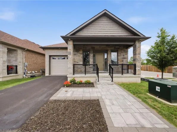 6 Beckett Dr #10, Brantford, ON N3T 6E5