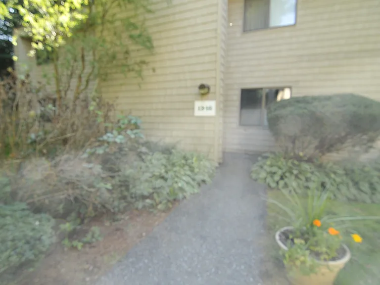 15 Hawthorne Cir #15 — Photo 2