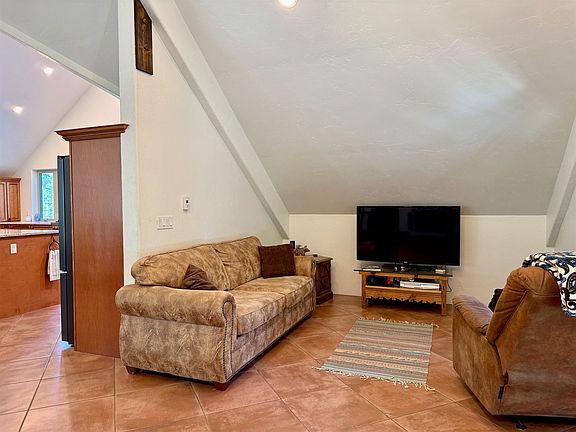 5th image of 131 Forest Road 76