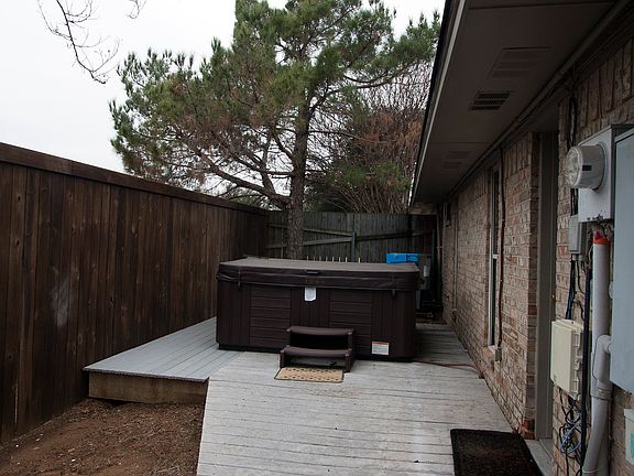 5th image of 221 Ferndale Dr