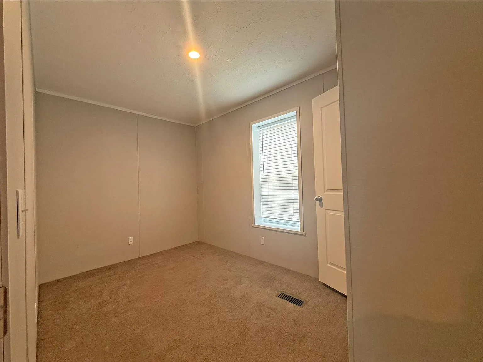 3 bed, 2.0 bath, 860 sqft, $1,150 — Photo 3
