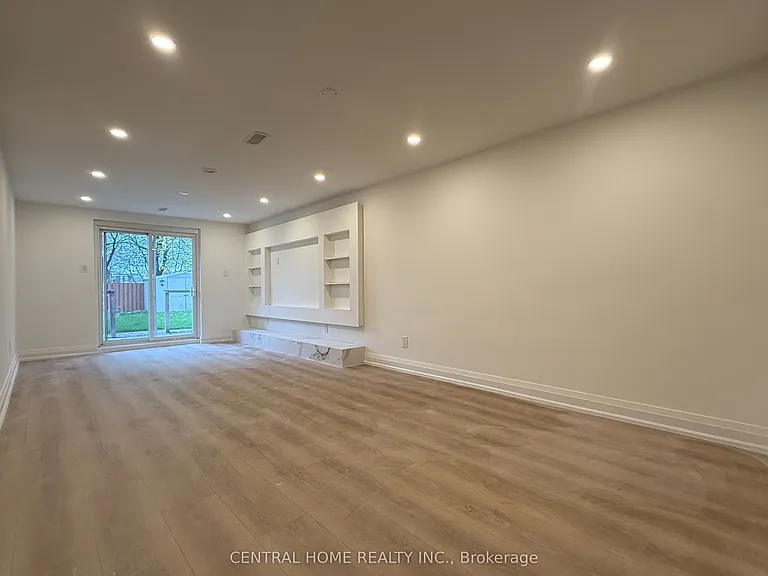 50 Sherwood Forest Dr #LOWER — Photo 13
