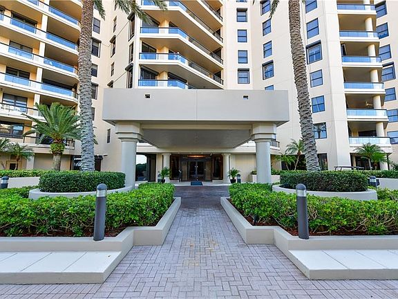 2nd image of 1241 Gulf Of Mexico Dr #Penthouse 08