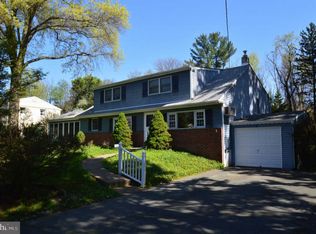 25 Tulip Cir, Southampton, PA 18966