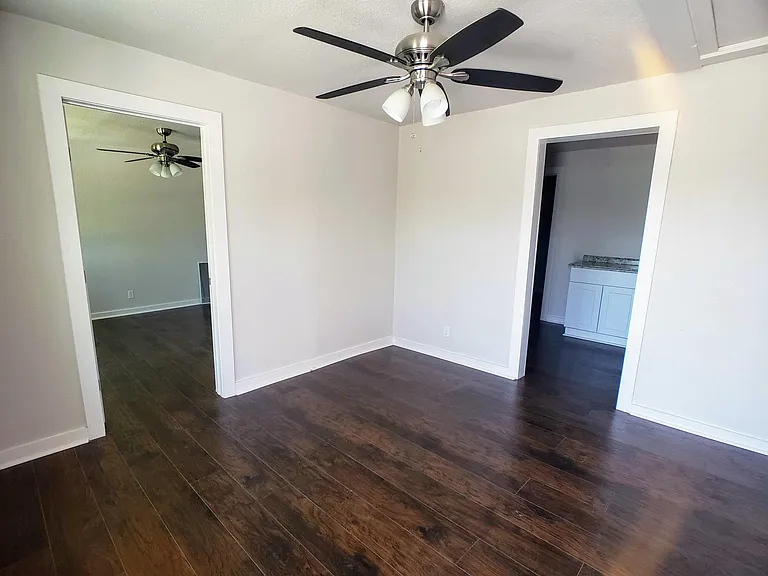 1529 N Walters #1 — Photo 2