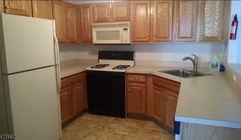 37 Parkside Ct — Photo 3