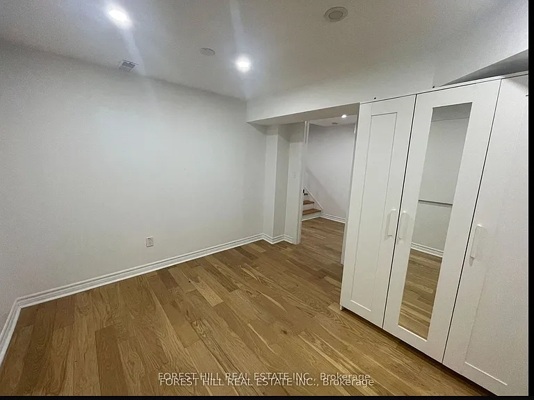 52 Adventure Cres #BASEMENT — Photo 10