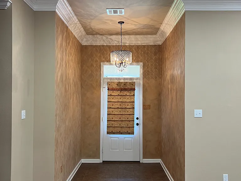 17068 Richmond Dr — Photo 1