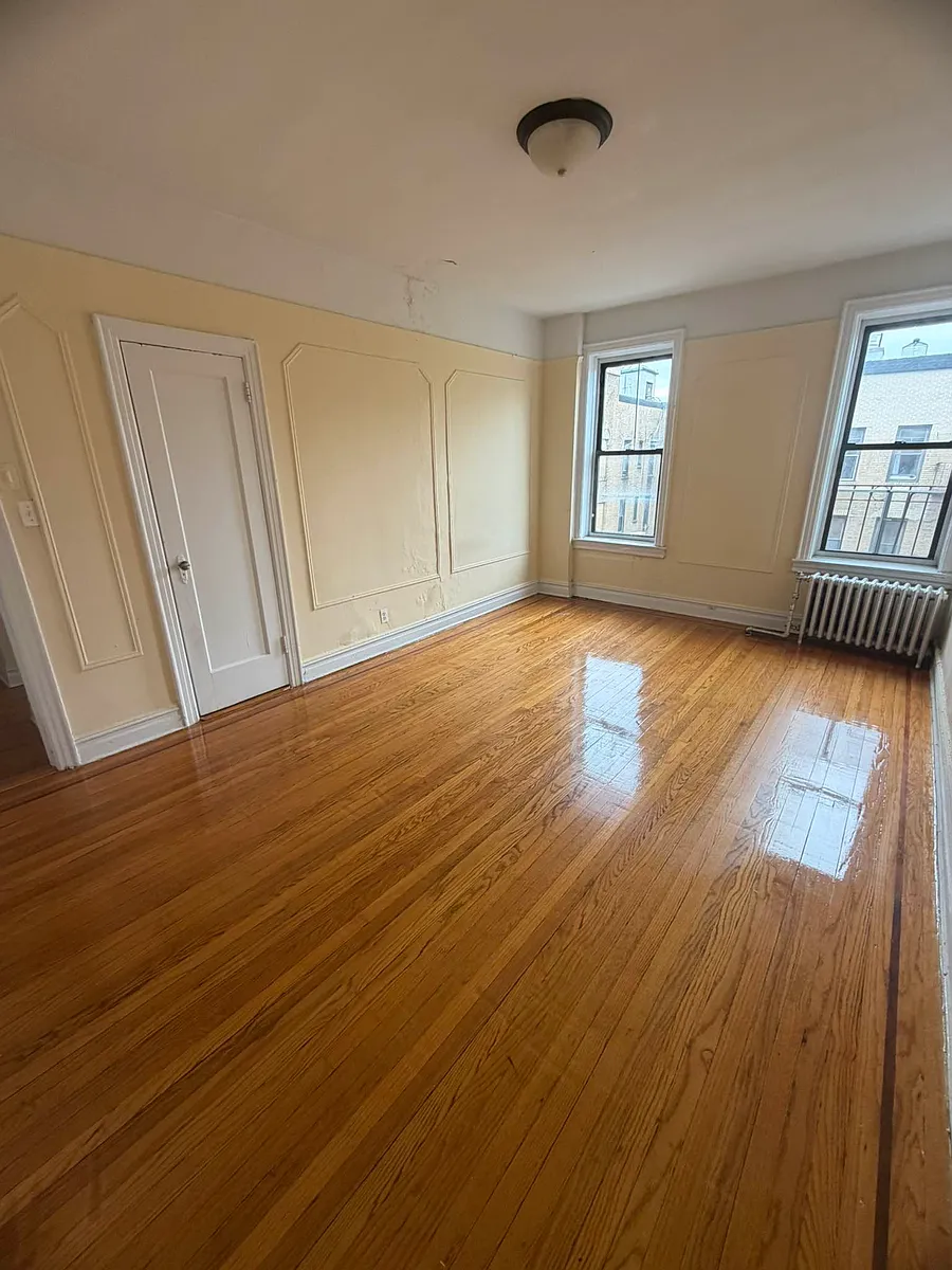 Building Photo - 45-35 44th St #6O