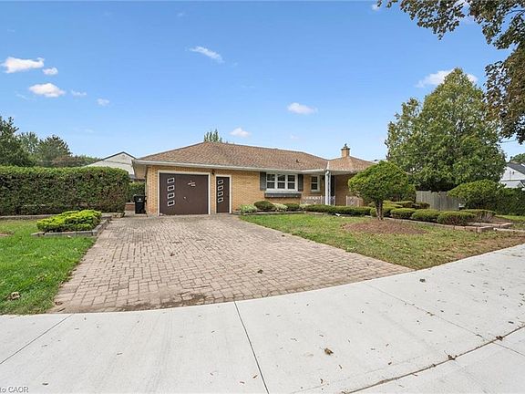 4th image of 7 Admiral Rd