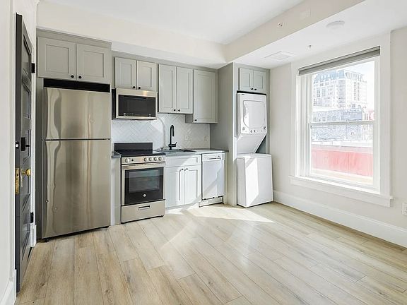 2nd image of 1023 N Broadway #302