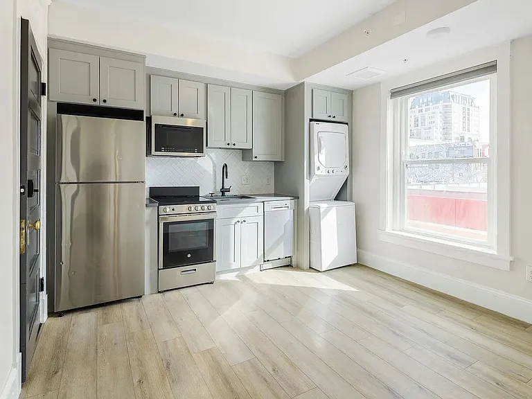 1023 N Broadway #304 — Photo 1