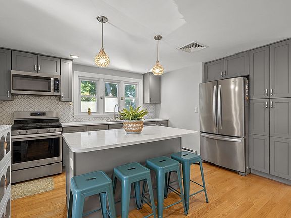 3rd image of 84 West St APT 2