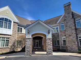 905 W Fairy Chasm Rd UNIT 206, Bayside, WI 53217