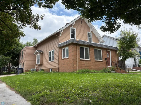 302 11th St S, Moorhead, MN 56560