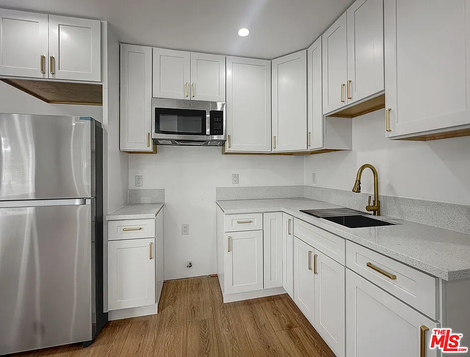 2 bed, 700 sqft, $2,695 — Photo 3