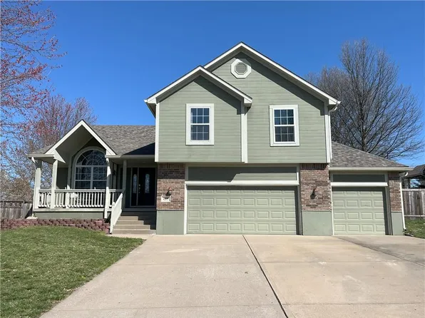 2614 Ridgewood Rd, Harrisonville, MO 64701