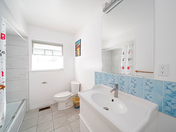 3rd image of 3820 Earlmond Ave