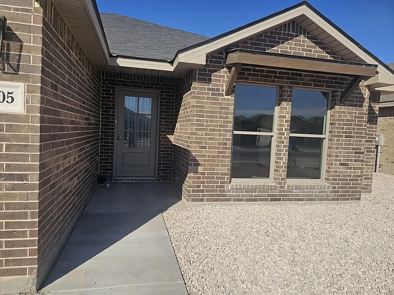 2005 Gulf Prairie Ln — Photo 2