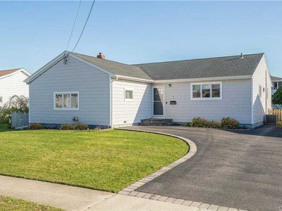 2 Schley Ave, Lindenhurst, NY, 11757