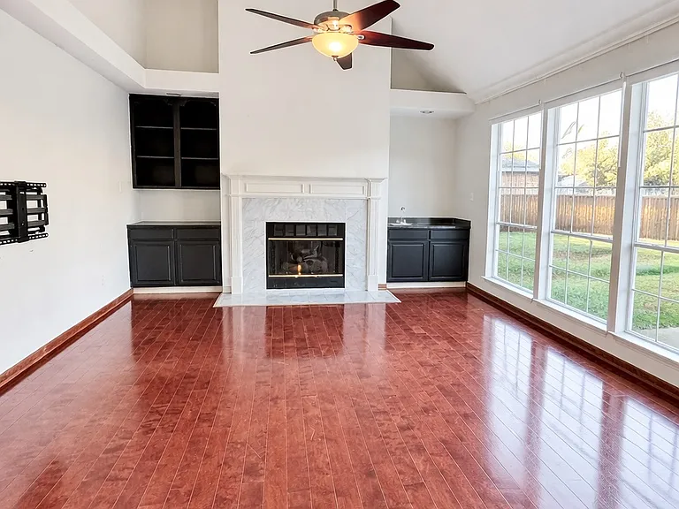 2108 Sandell Dr — Photo 9