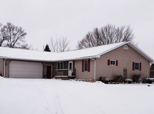 121 Country Dr, Green Valley, IL