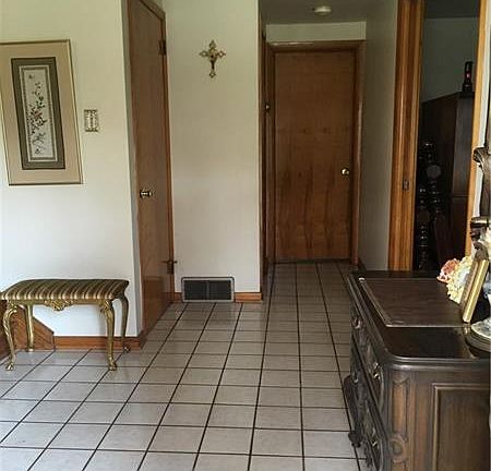 3rd image of 405 Wedgewood Dr