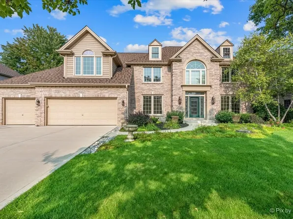 1002 King Edward Ave, Saint Charles, IL 60174