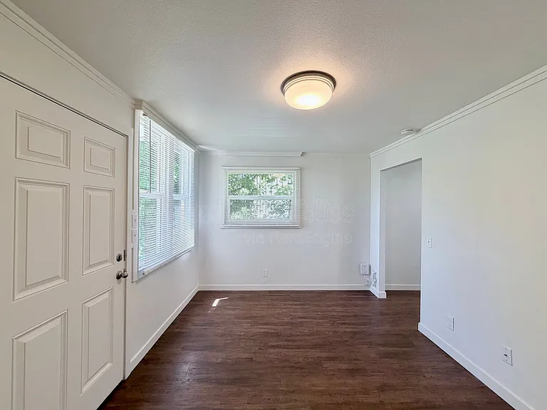 5821 SE Knapp St #4 — Photo 3