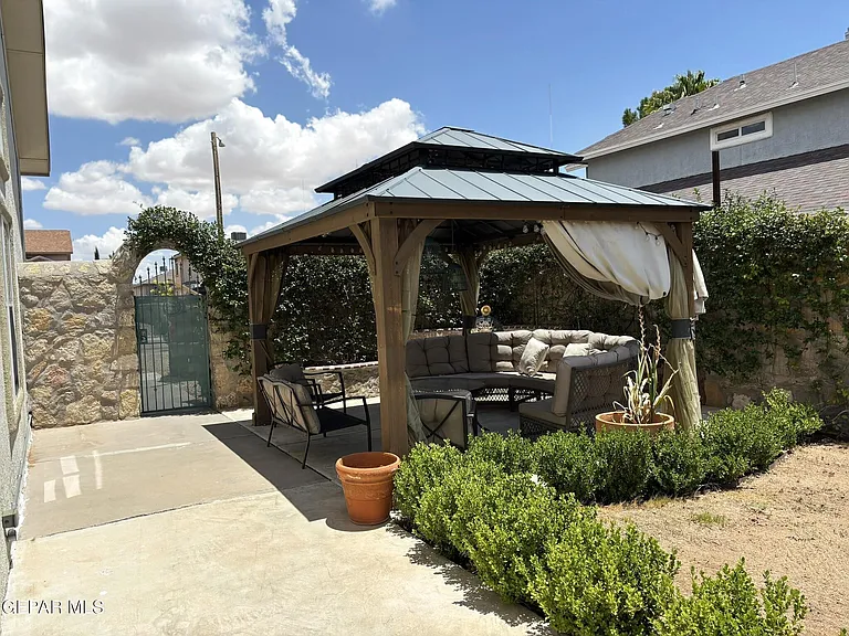 2313 Passage Pl — Photo 33