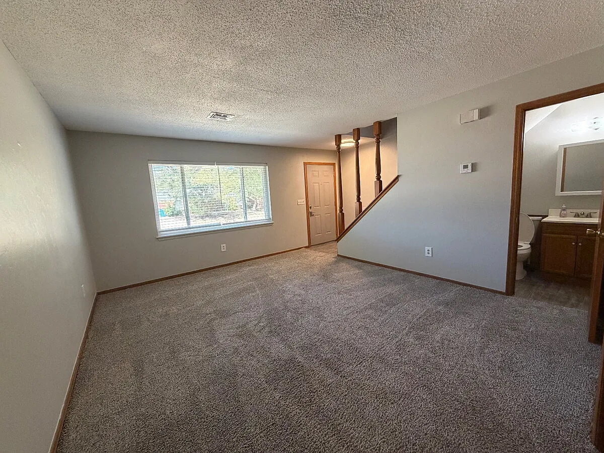 2 bed, 1.5 bath, 1100 sqft, $1,250 — Photo 4
