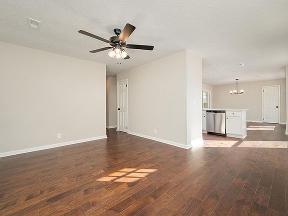5th image of 2326 Richmond Ave